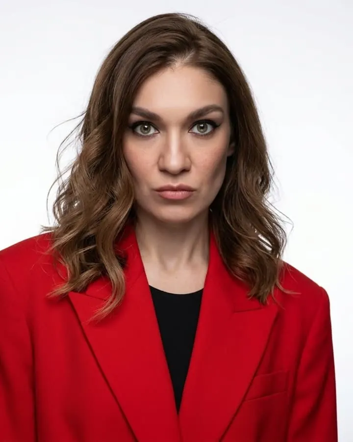 Yuliia, founder and creative director of Yulivan_AI
